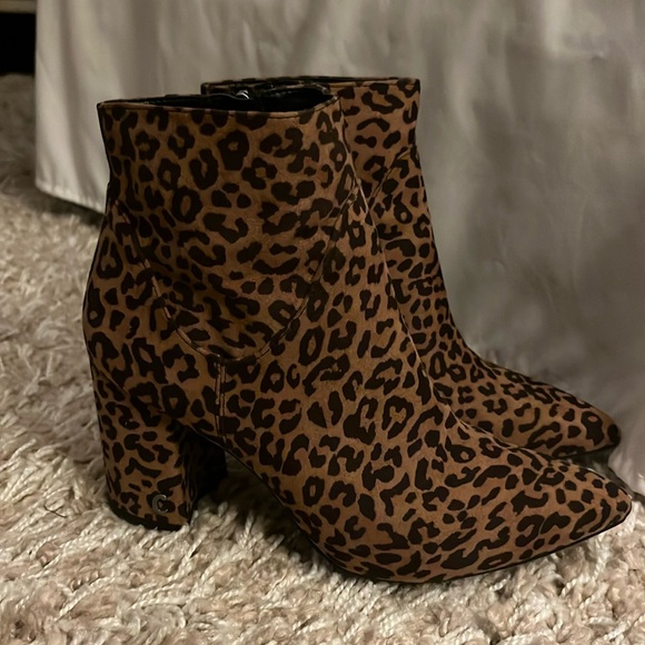Sam Edelman leopard booties - Picture 1 of 5